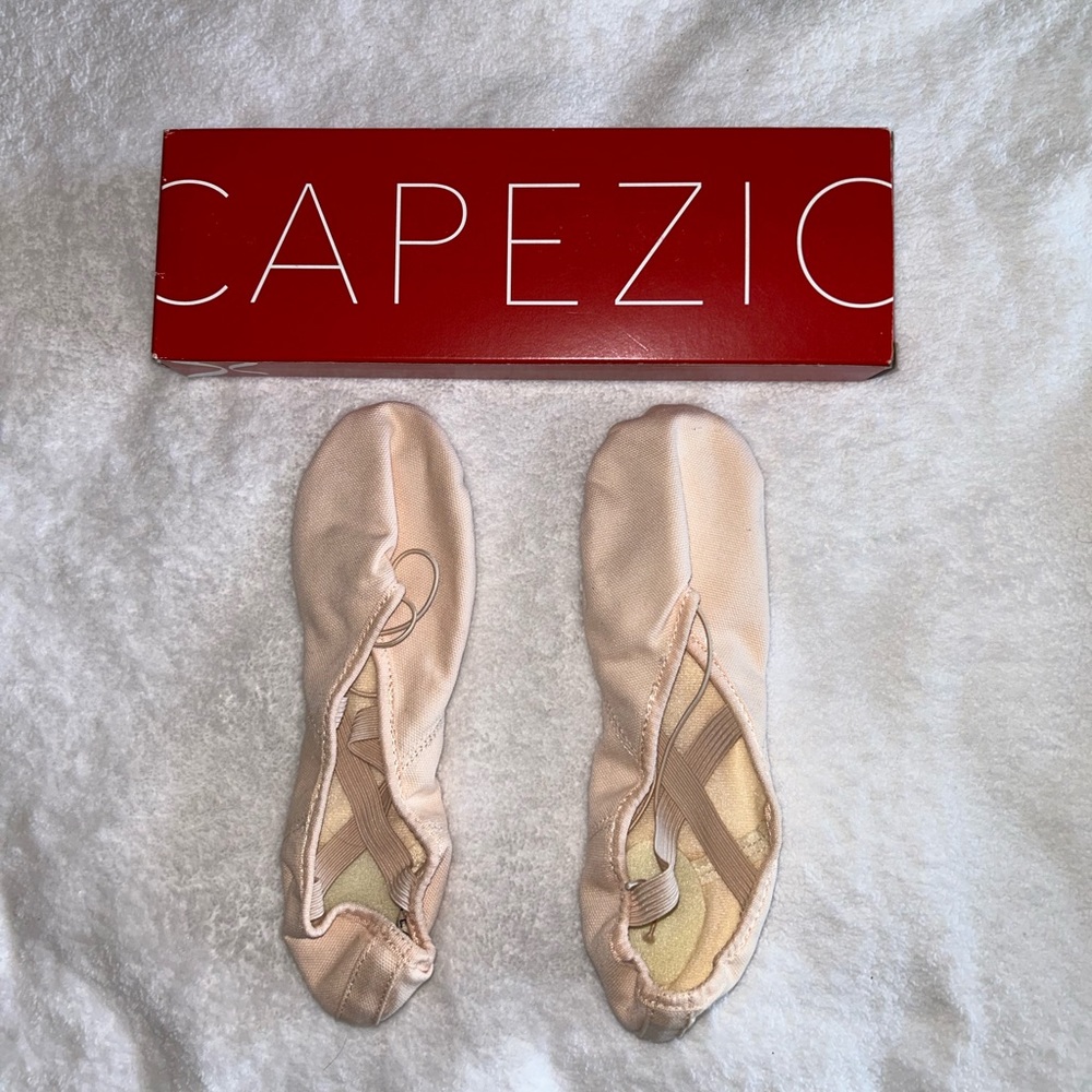NWT Capezio Juliet II Canvas Ballet Shoe